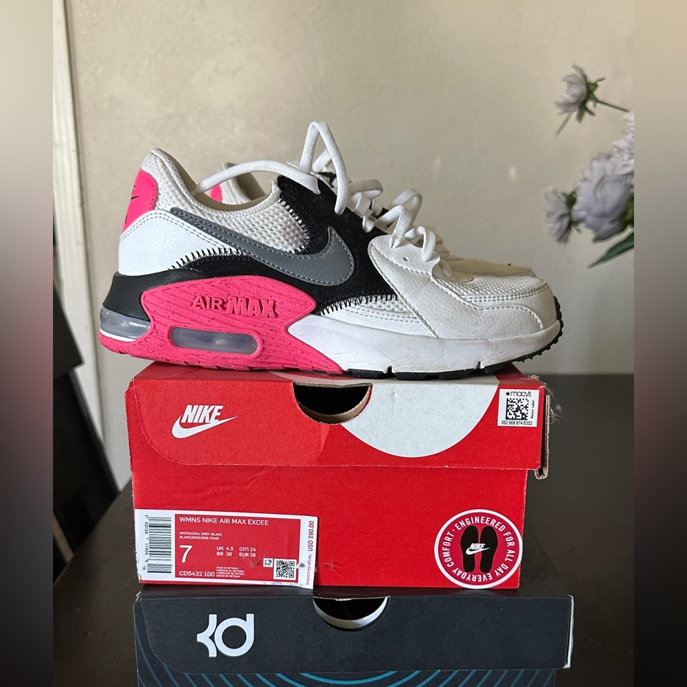 Women’s  Nike air max